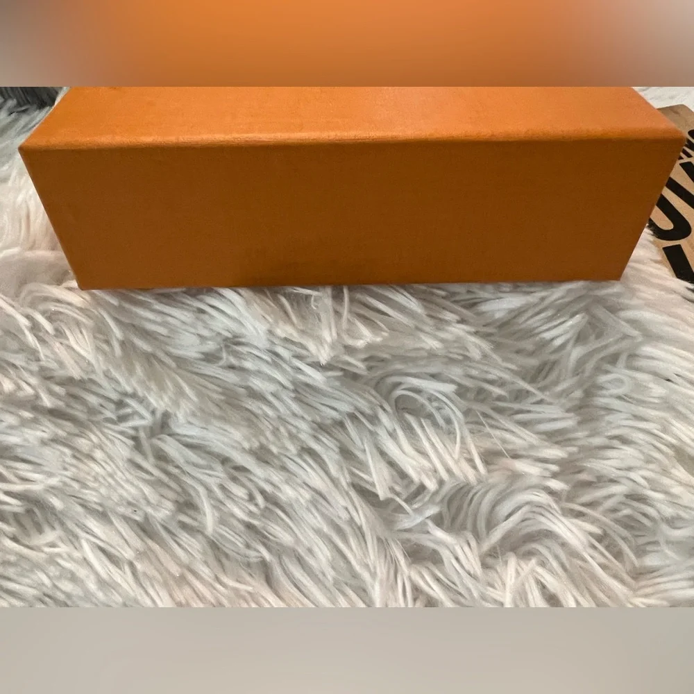 Authentic Louis Vuitton Small Gift Box, Holiday Ribbon and Holiday Gift Card - Picture 7 of 11